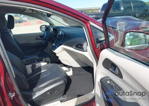 2018 Chrysler Pacifica Touring L Plus z USA, uszkodzony, nr VIN 2C4RC1EG6JR353750